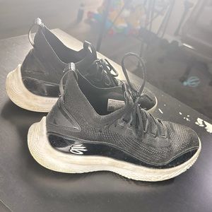 Basketball shoes